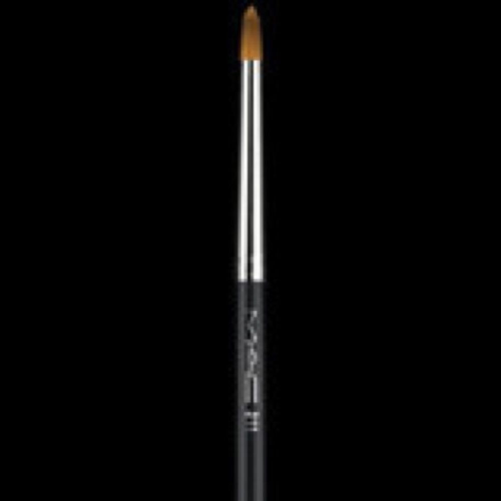 Mac 211 liner brush - new